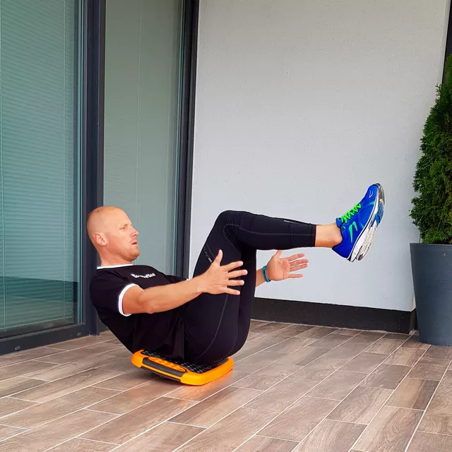Wielofunkcyjny step do aerobiku inSPORTline Multifun ∙ z platformą balansu ∙ 3,6 kg ∙ antypoślizgowy ∙ stabilne nóżki ∙ nośność 200 kg