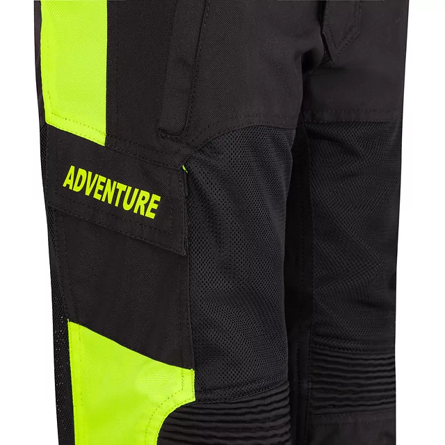 Regulowane dziecięce spodnie motocyklowe W-TEC Pinapoco ∙ ochraniacze kolan EN 1621-1 ∙ wentylacja mesh∙ odblaski ∙ zamek do kurtki - Czarny-fluo