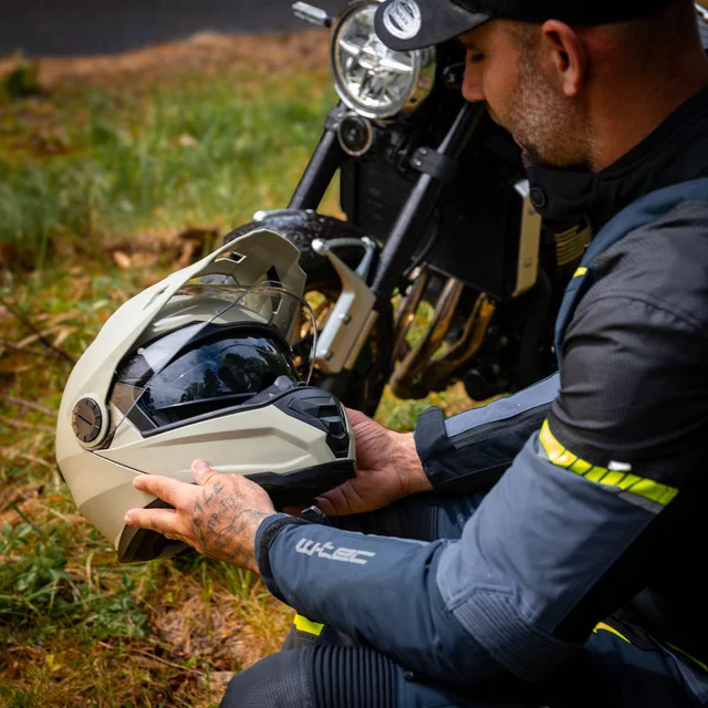 Kask motocyklowy enduro Flip-Up W-TEC Biscaia P/J - Czarny błyszczący