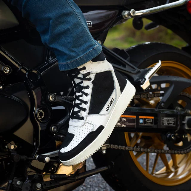 Buty motocyklowe W-TEC Bastige ∙ naturalna skóra ∙ ochrona kostek ∙ wzmocniona pięta i nosek ∙ antypoślizgowa podeszwa ∙ wentylacja - Czarno-biały
