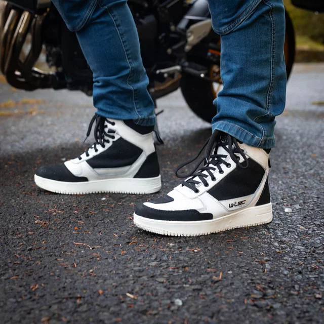 Buty motocyklowe W-TEC Bastige ∙ naturalna skóra ∙ ochrona kostek ∙ wzmocniona pięta i nosek ∙ antypoślizgowa podeszwa ∙ wentylacja - Czarno-biały