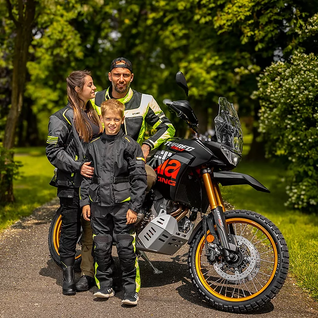Regulowane dziecięce spodnie motocyklowe W-TEC Pinapoco ∙ ochraniacze kolan EN 1621-1 ∙ wentylacja mesh∙ odblaski ∙ zamek do kurtki - Czarny-fluo