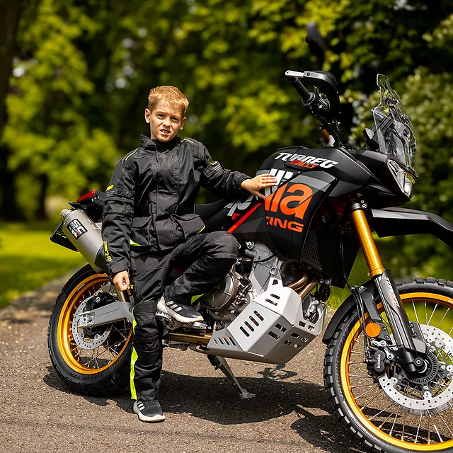 Regulowane dziecięce spodnie motocyklowe W-TEC Pinapoco ∙ ochraniacze kolan EN 1621-1 ∙ wentylacja mesh∙ odblaski ∙ zamek do kurtki - Czarny-fluo