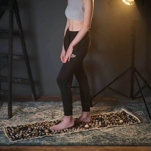 Mata do masażu stóp inSPORTline Butwal 148 × 40 cm ∙ naturalne kamyki relaksacyjne ∙ refleksologia + akupresura