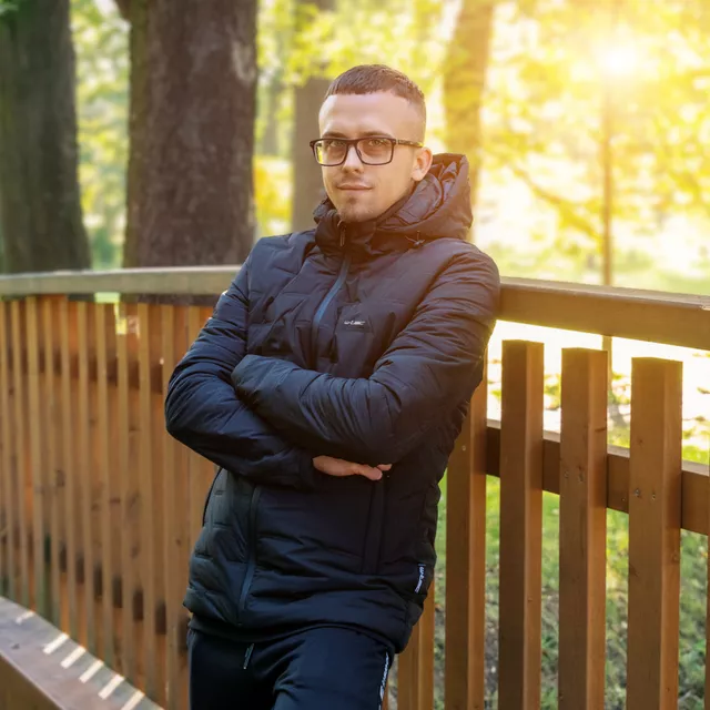 Męska kurtka ogrzewana W-TEC HEATborg ∙ 7 stref grzania ∙ 3 tryby temp. do 65°C ∙ włókno węglowe ∙ zasilanie USB ∙ wodoodporna