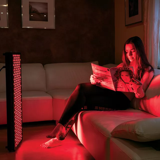 Panel terapeutyczny LED inSPORTline Tugare ∙ 300 diod RED + NIR ∙ pilot + timer ∙ montaż ścienny / stojący - Czarny