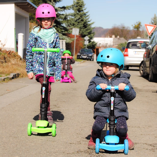 Kask na rolki, deskorolkę, fiszke WORKER Neonik PNK