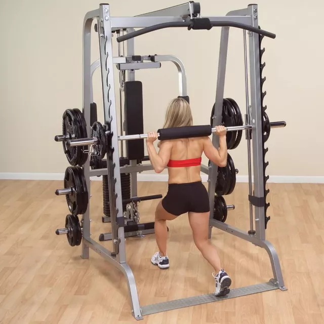 Atlas / maszyna wielofunkcyjna Body-Solid Deluxe GS348QP4 ∙ 95 kg stos ∙ Smith + wyciągi + ławka ∙ konstrukcja stalowa