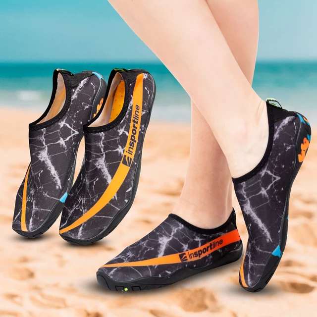 Buty kąpielowe inSPORTline Granota ∙ unisex ∙ ochrona przed jeżowcami ∙ waga 125 g ∙ szybkoschnące ∙ perforowane podeszwy ∙ antypoślizgowa podeszwa - Czarny/pomarańczowy - Czarny/pomarańczowy