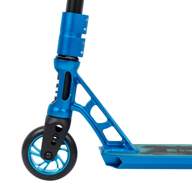 Hulajnoga wyczynowa freestyle inSPORTline Osprey ∙ koła 110 mm ∙ waga 3,8 kg ∙ nośność 100 kg ∙ deck aluminiowy 51,5 cm
