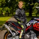Regulowane dziecięce spodnie motocyklowe W-TEC Pinapoco ∙ ochraniacze kolan EN 1621-1 ∙ wentylacja mesh∙ odblaski ∙ zamek do kurtki - Czarny-fluo