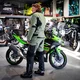 Kurtka motocyklowa W-TEC Karmal ∙ z membraną wodoodporną ∙ wypinana wkładka termiczna ∙ regulacja dopasowania ∙ wentylacja ∙ elementy odblaskowe - czarno-oliwkowy