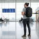 Plecak podróżny inSPORTline Wingmate 33–50 l ∙ regulowana pojemność ∙ otwarcie jak walizka ∙ kieszeń na laptopa 17,3" ∙ kabel do powerbanka