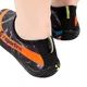 Buty kąpielowe inSPORTline Granota ∙ unisex ∙ ochrona przed jeżowcami ∙ waga 125 g ∙ szybkoschnące ∙ perforowane podeszwy ∙ antypoślizgowa podeszwa - Czarny/pomarańczowy