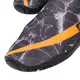 Buty kąpielowe inSPORTline Granota ∙ unisex ∙ ochrona przed jeżowcami ∙ waga 125 g ∙ szybkoschnące ∙ perforowane podeszwy ∙ antypoślizgowa podeszwa - Czarny/pomarańczowy